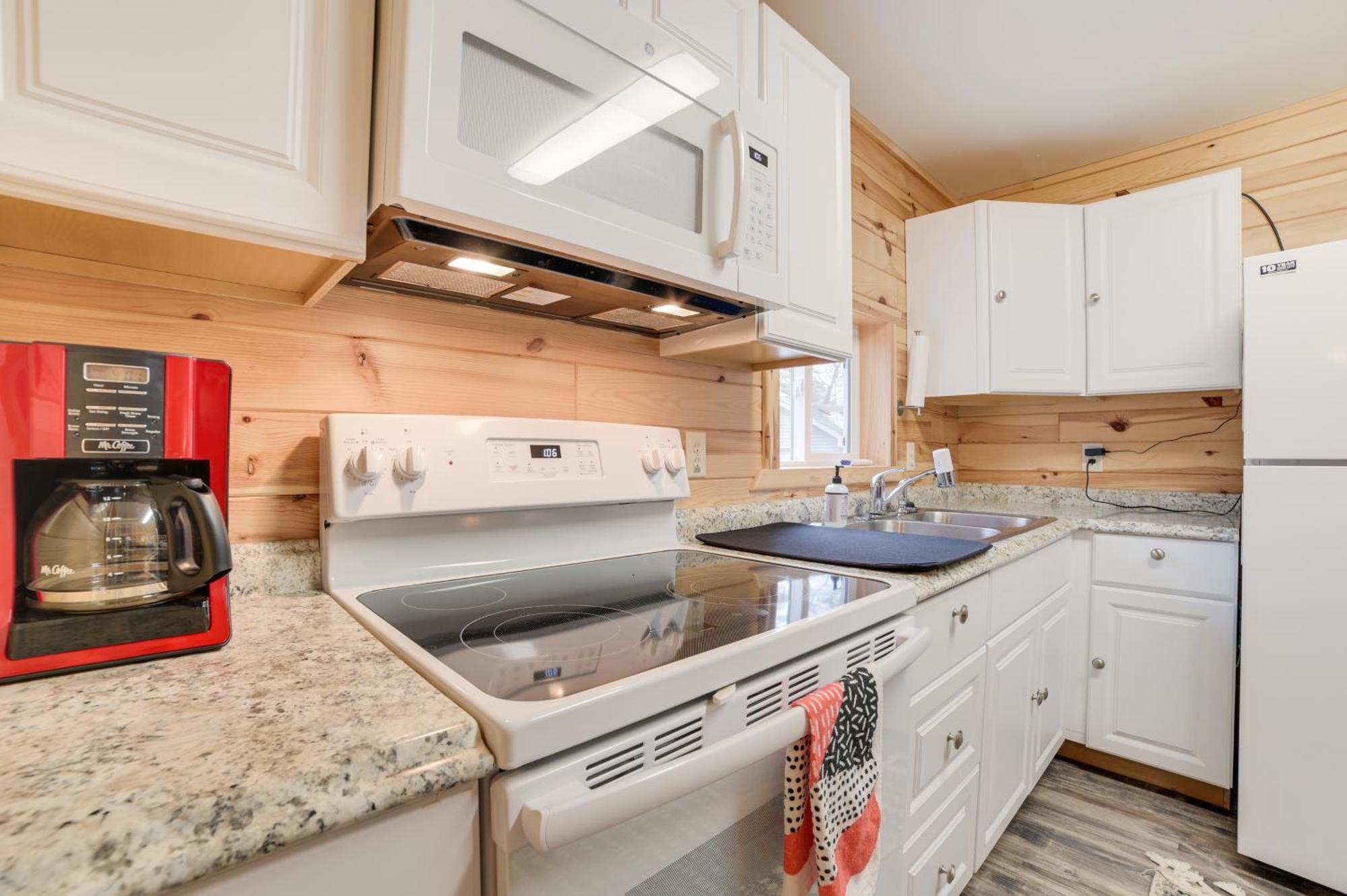 Scenic Evans Hideaway Steps To Lake Huron! Oscoda Zewnętrze zdjęcie